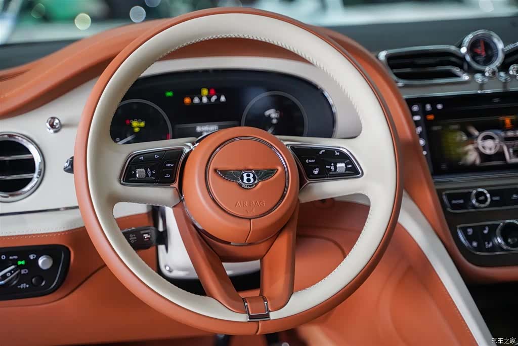 Bentley Bentayga, 2023 19