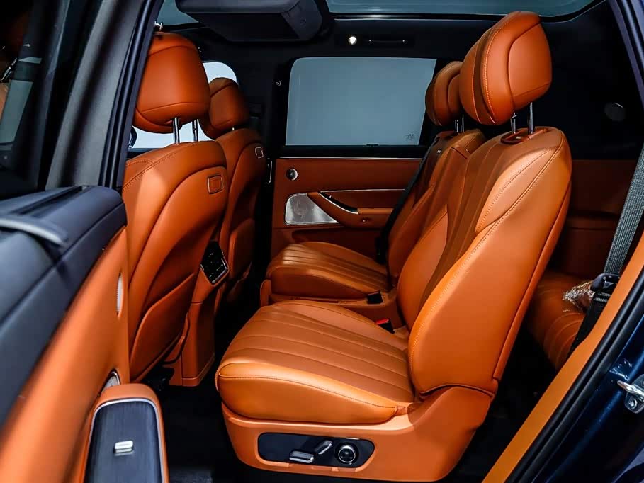 AITO Ask the world M8