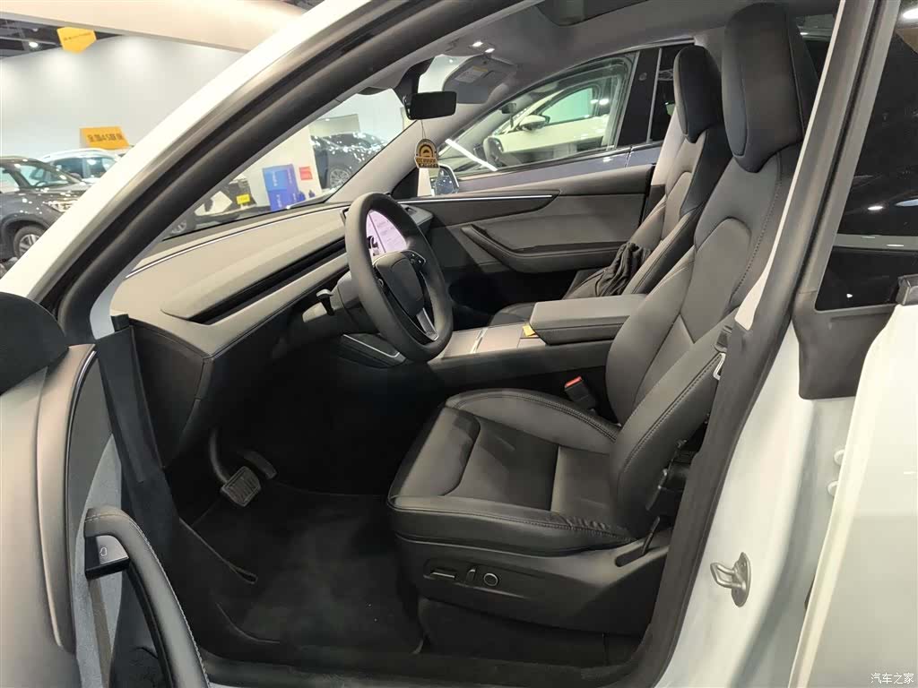 Tesla Model Y, 2025 11