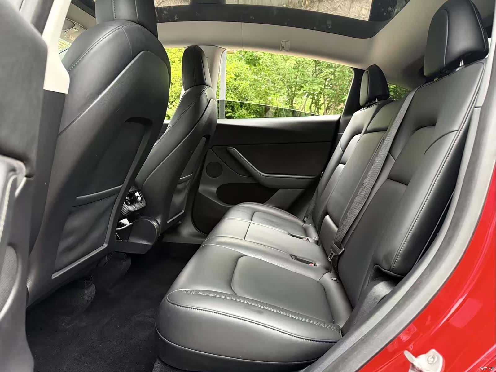 Tesla Model Y, 2021 все фото