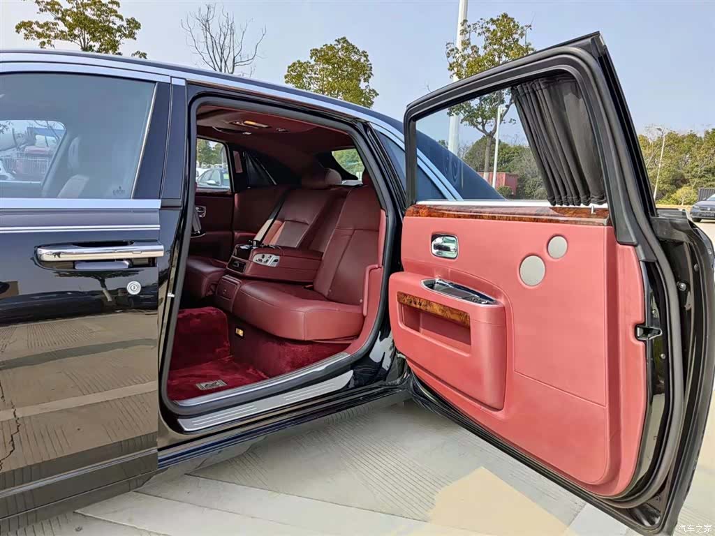 Rolls-Royce Ghost, 2013 все фото