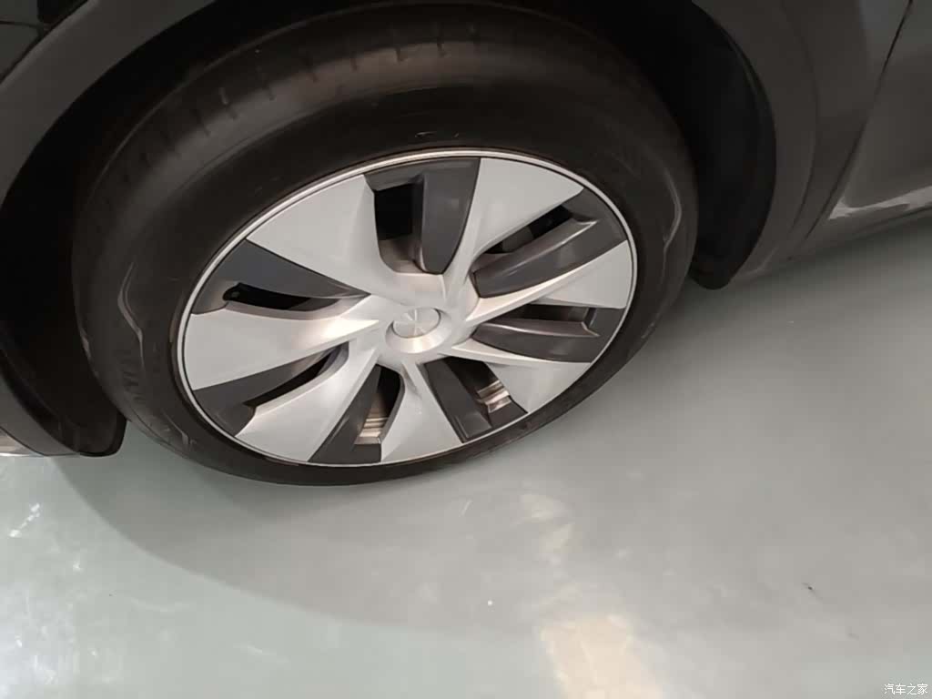 Tesla Model Y, 2023 23
