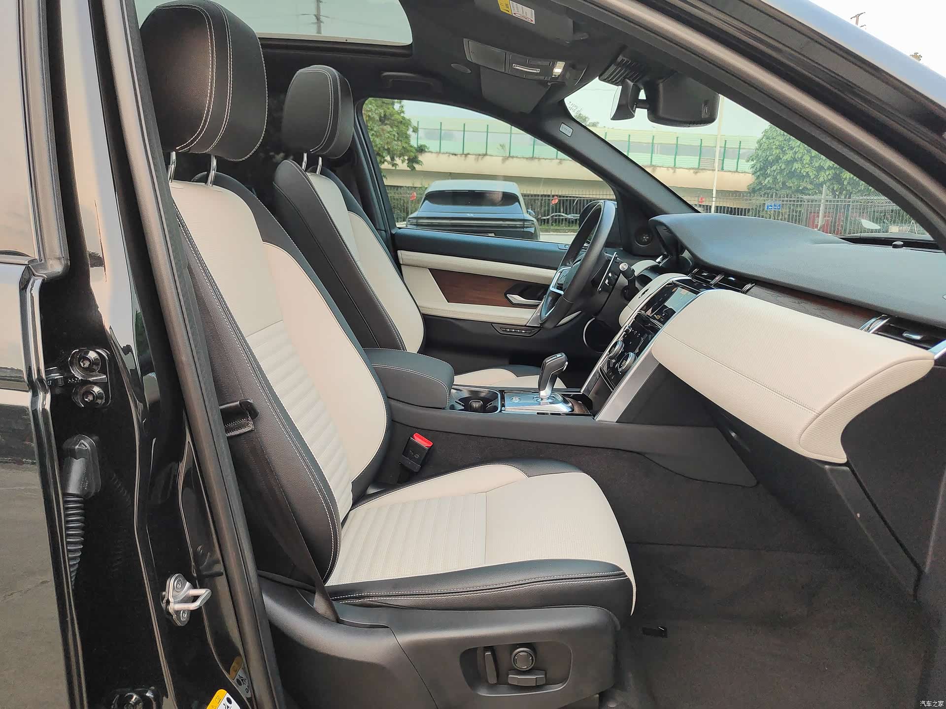 Land Rover Discovery, 2023 11