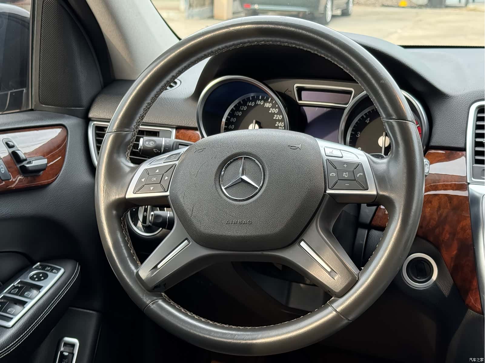Mercedes-Benz M-Class, 2013 13