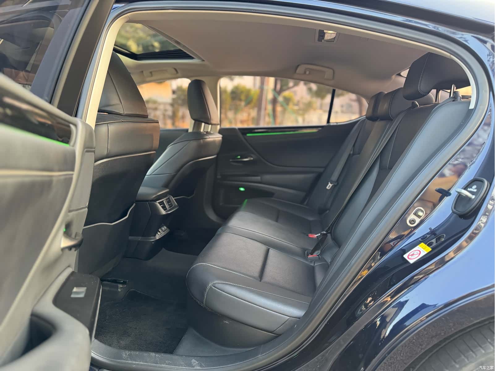 Lexus ES, 2019 14