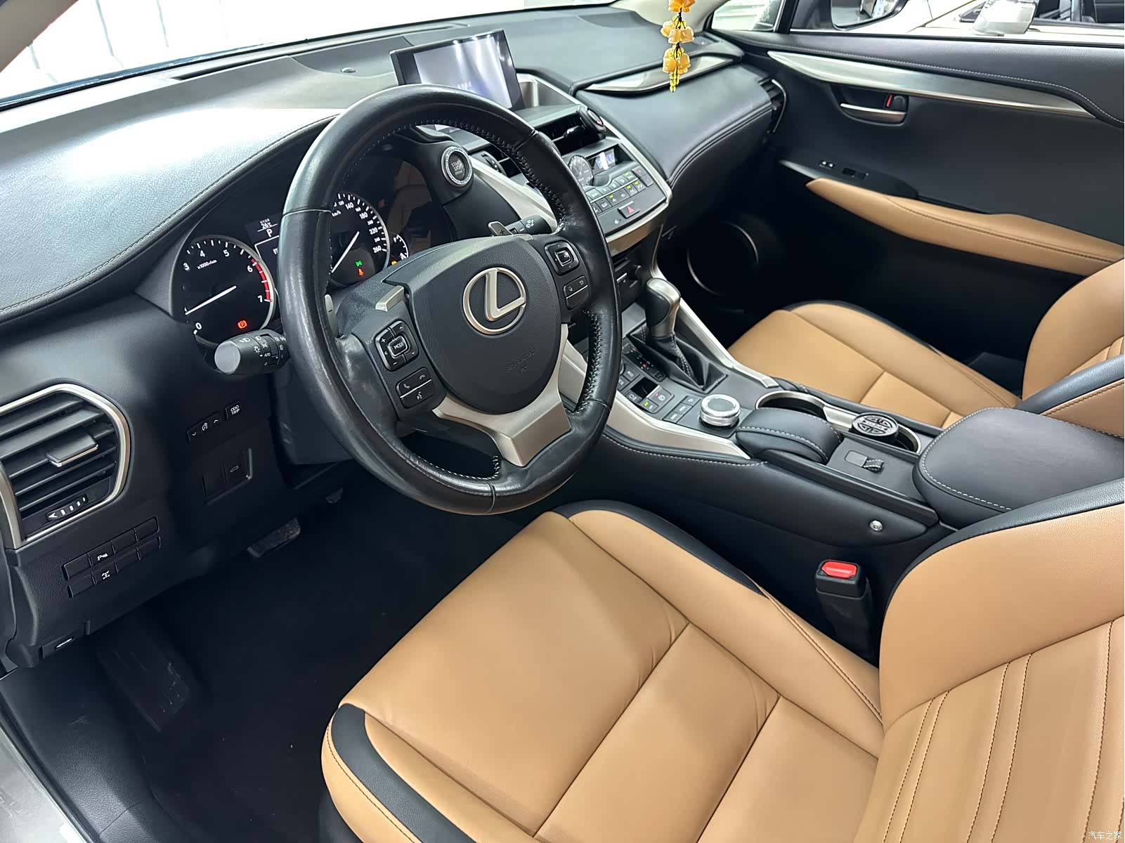 Lexus NX, 2015 13