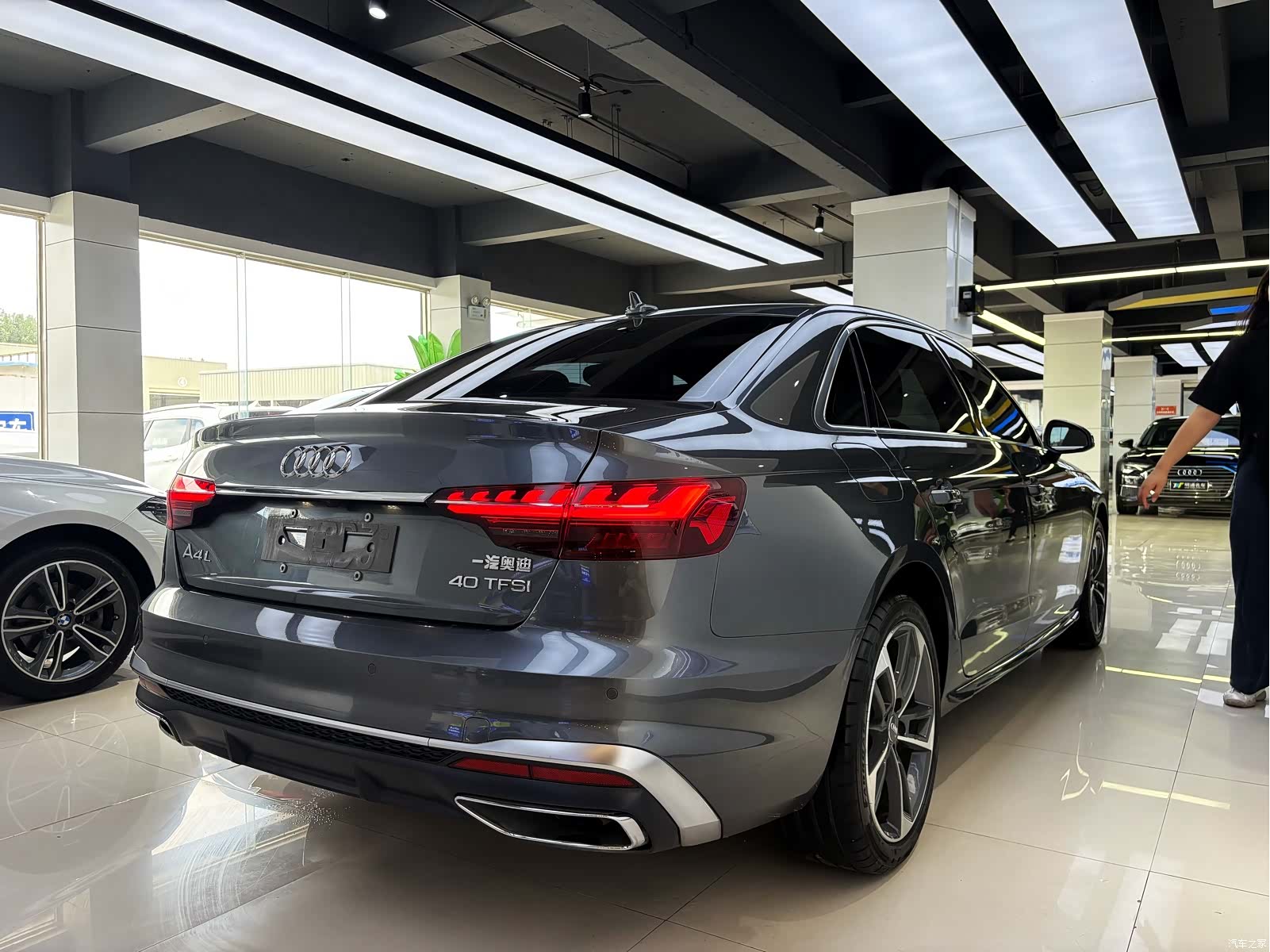 Audi A4L, 2021 все фото