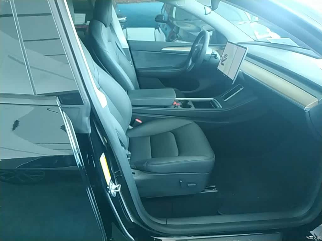 Tesla Model Y, 2021 25