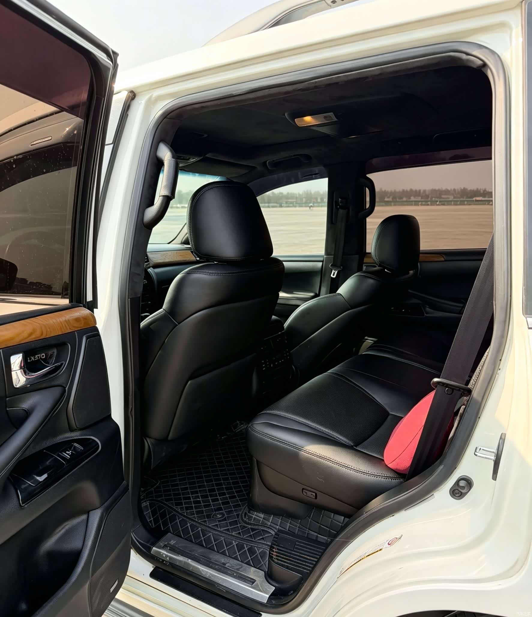 Lexus LX, 2008 8