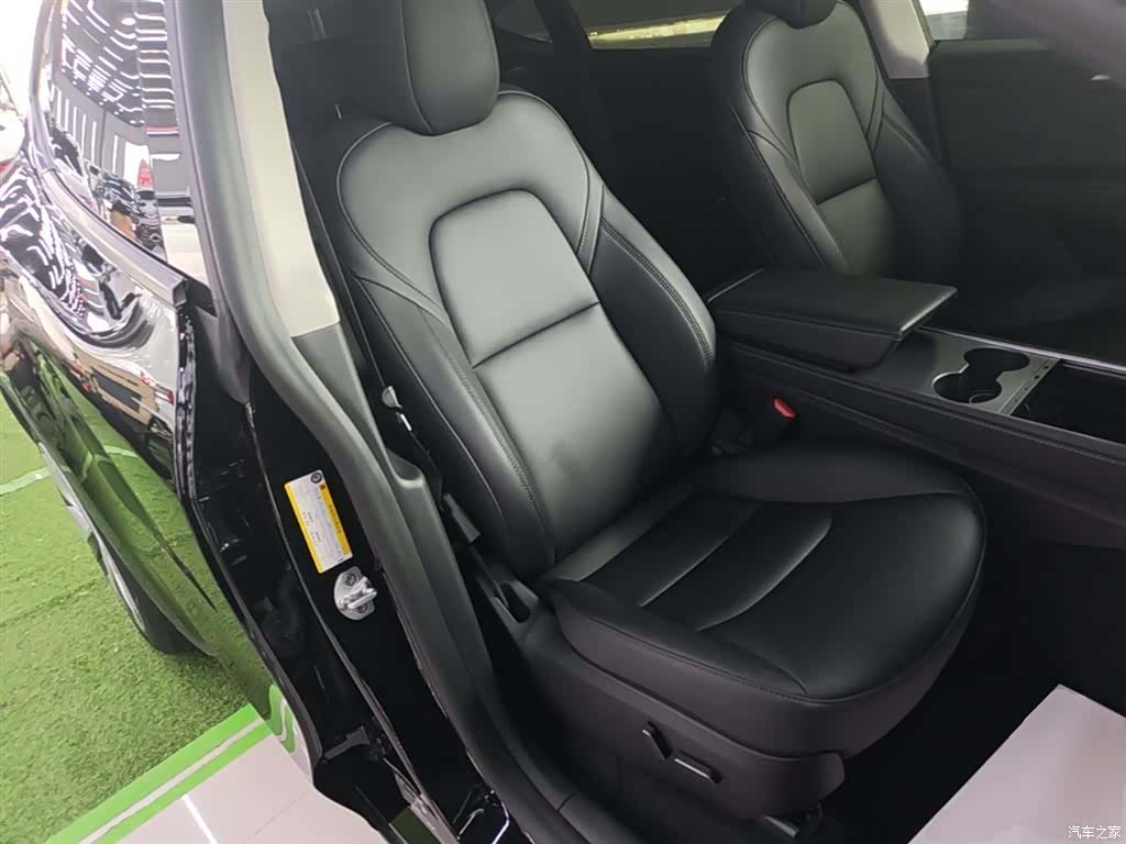 Tesla Model Y, 2023 25