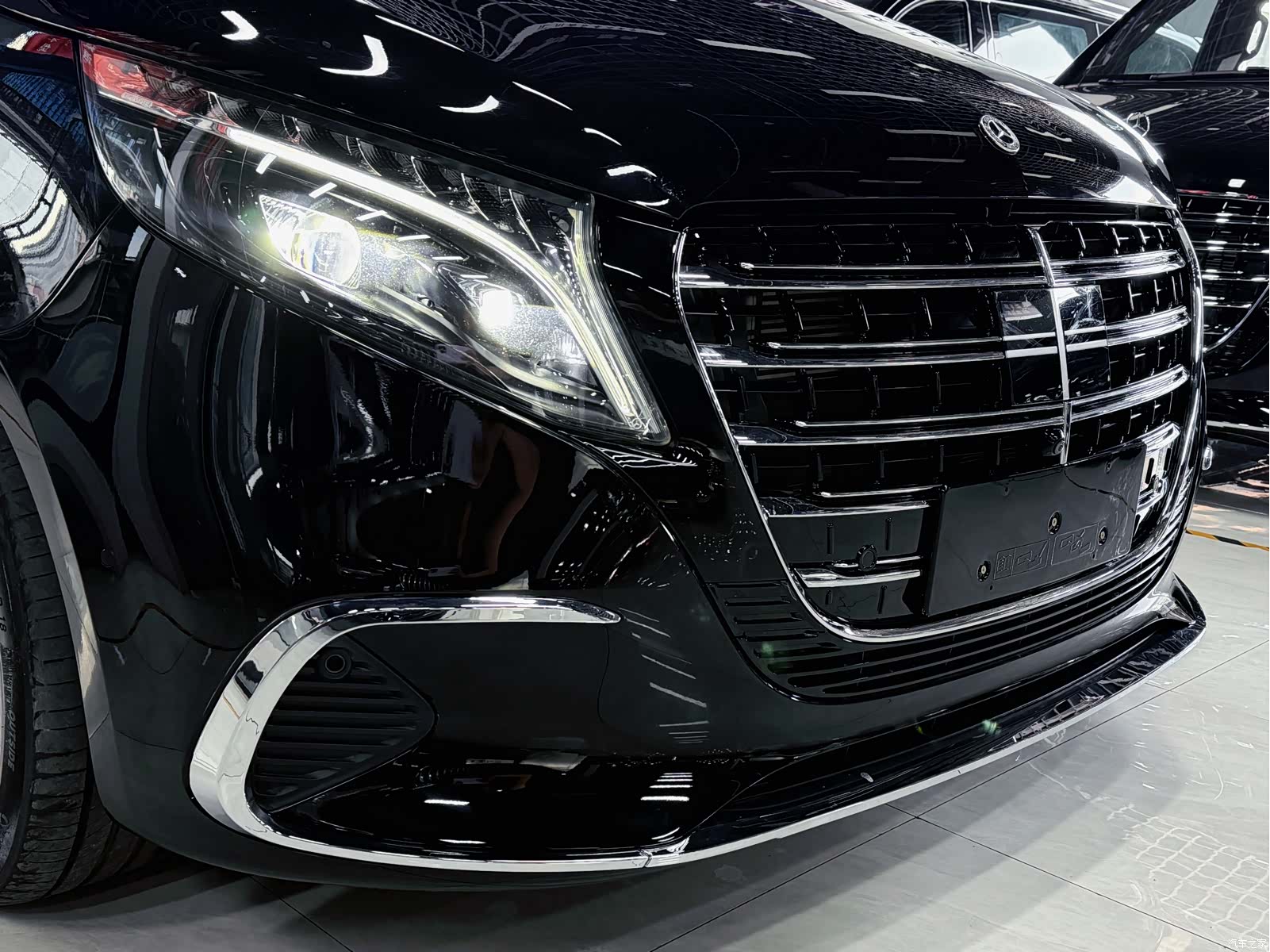 Mercedes-Benz V-Class, 2023 14