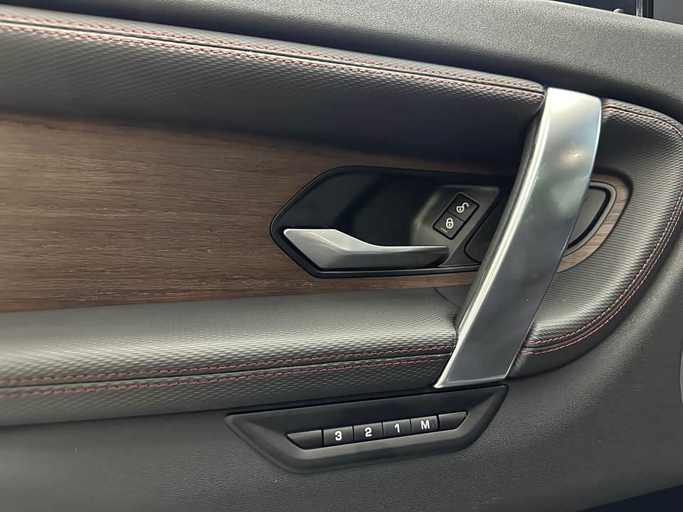 Land Rover Discover sports