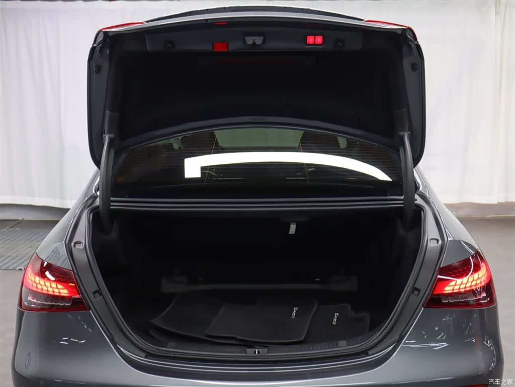 Mercedes-Benz E-Class, 2021 34