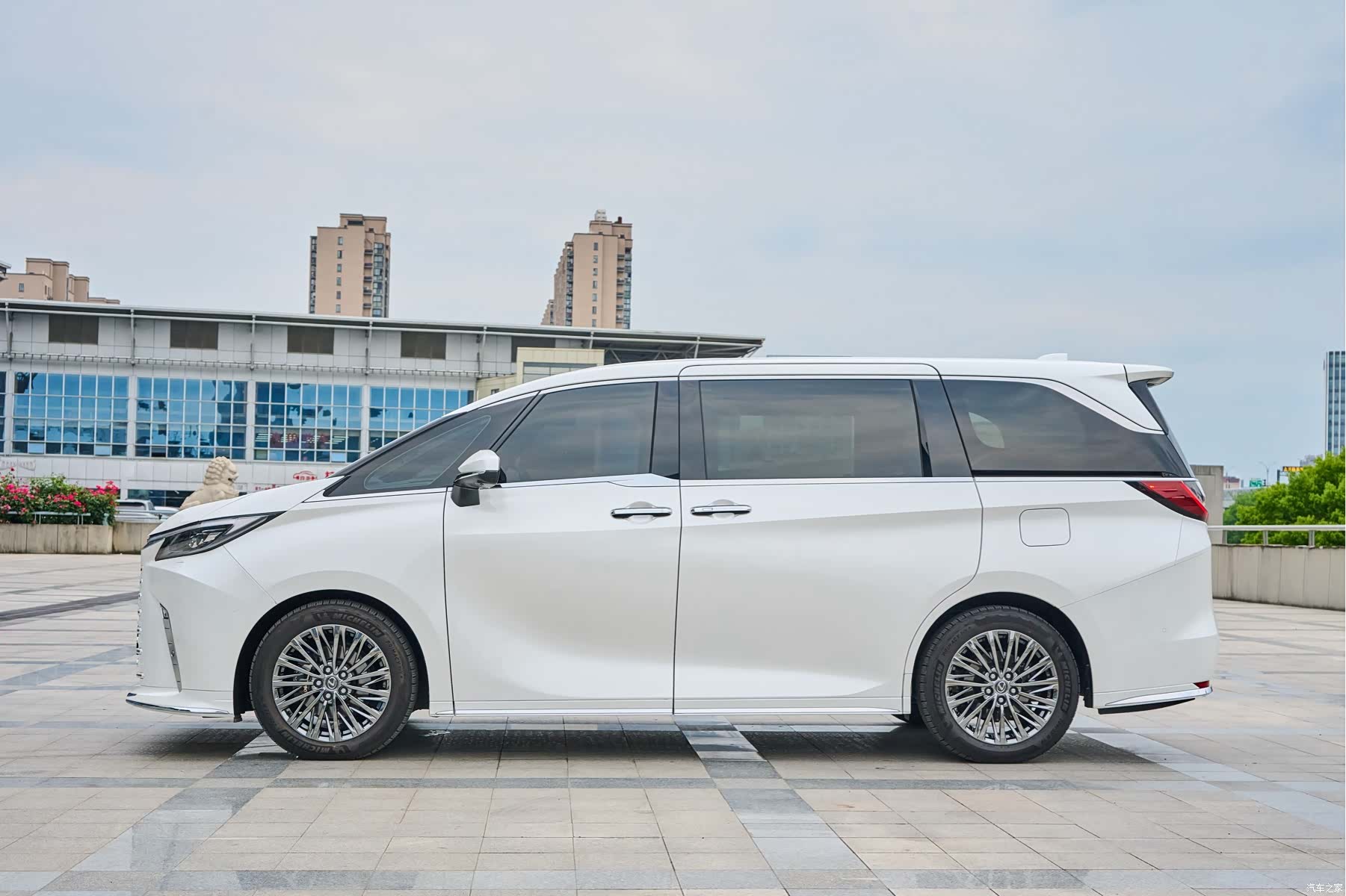 Lexus LM, 2024 6