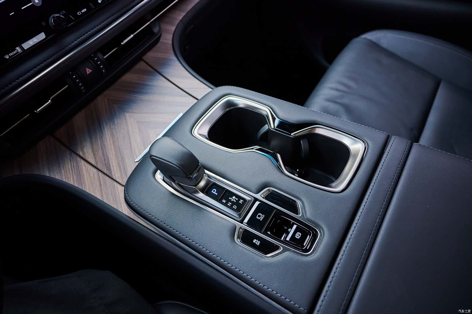 Lexus LM, 2024 14