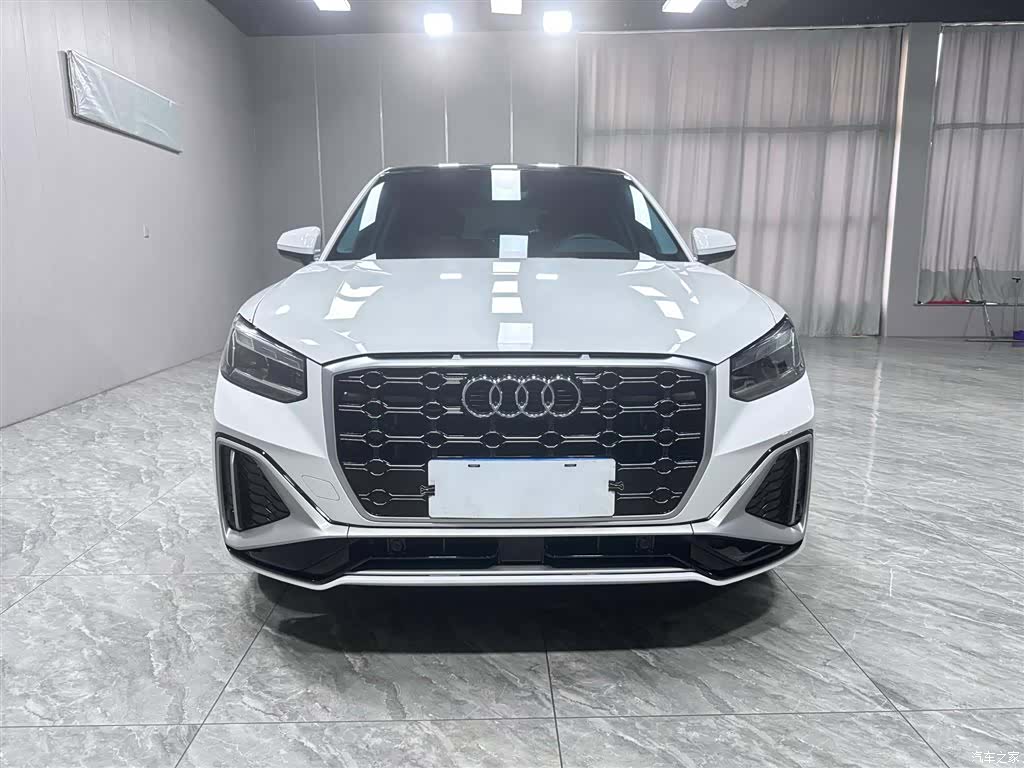 Audi Q2L, 2023 2