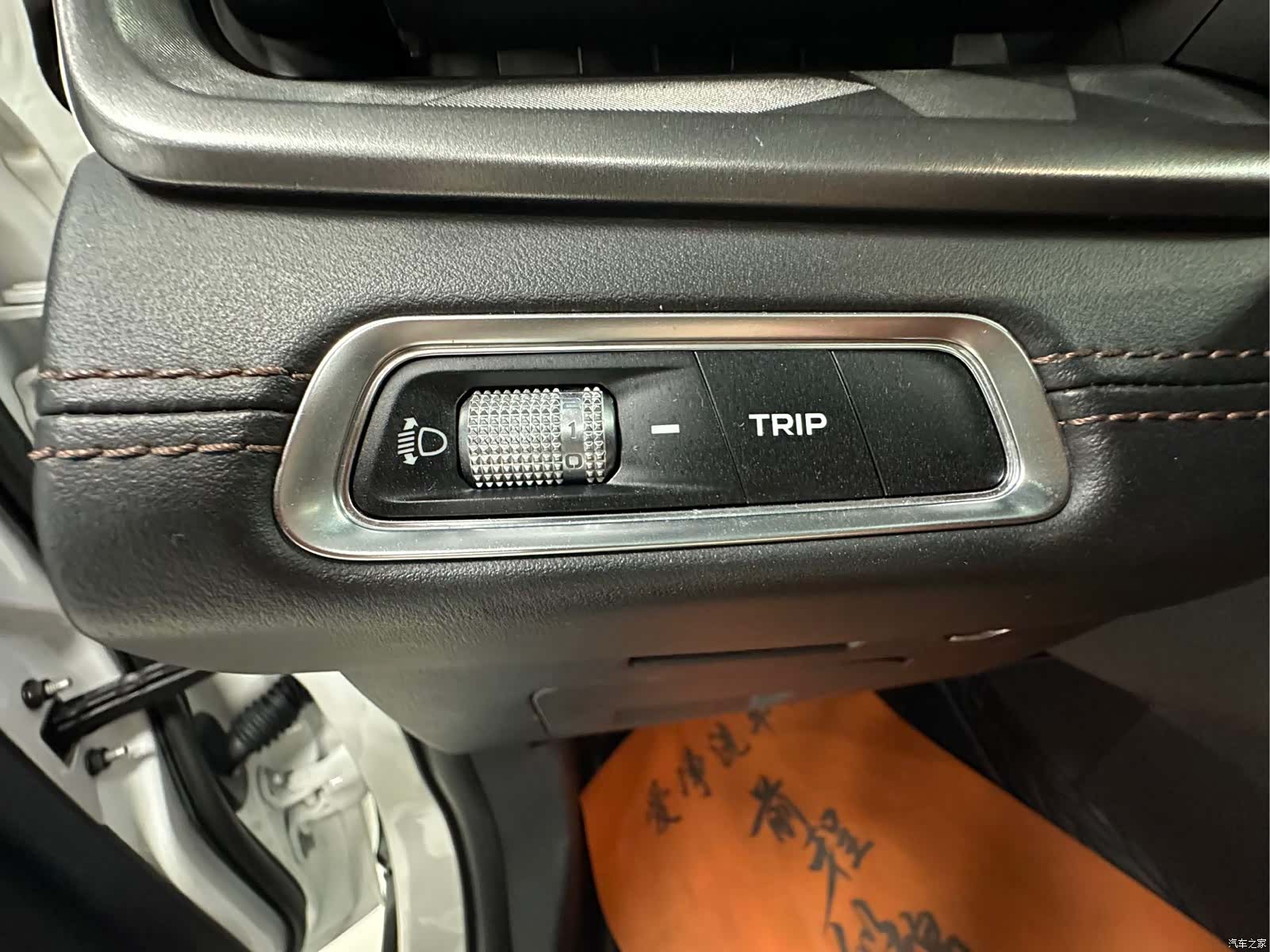 Geely X6, 2022 13