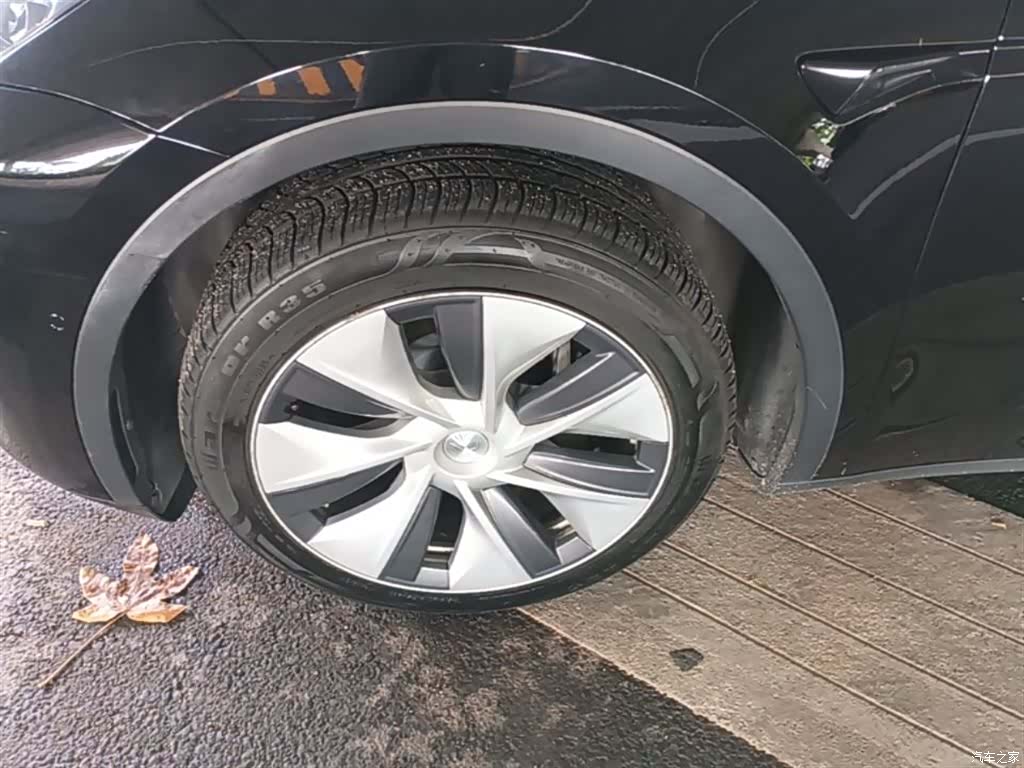 Tesla Model Y, 2022 23