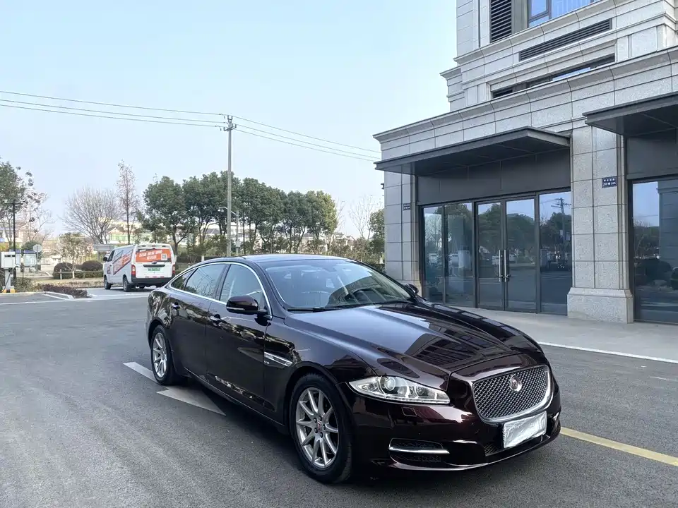 Jaguar XJ