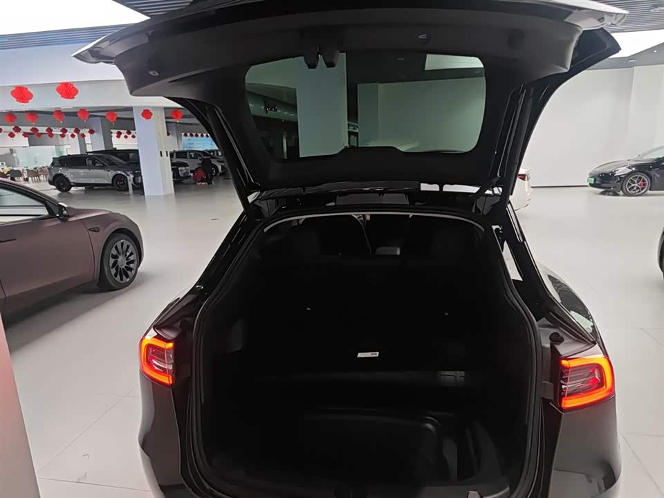 Tesla Model Y Tesla Model Y