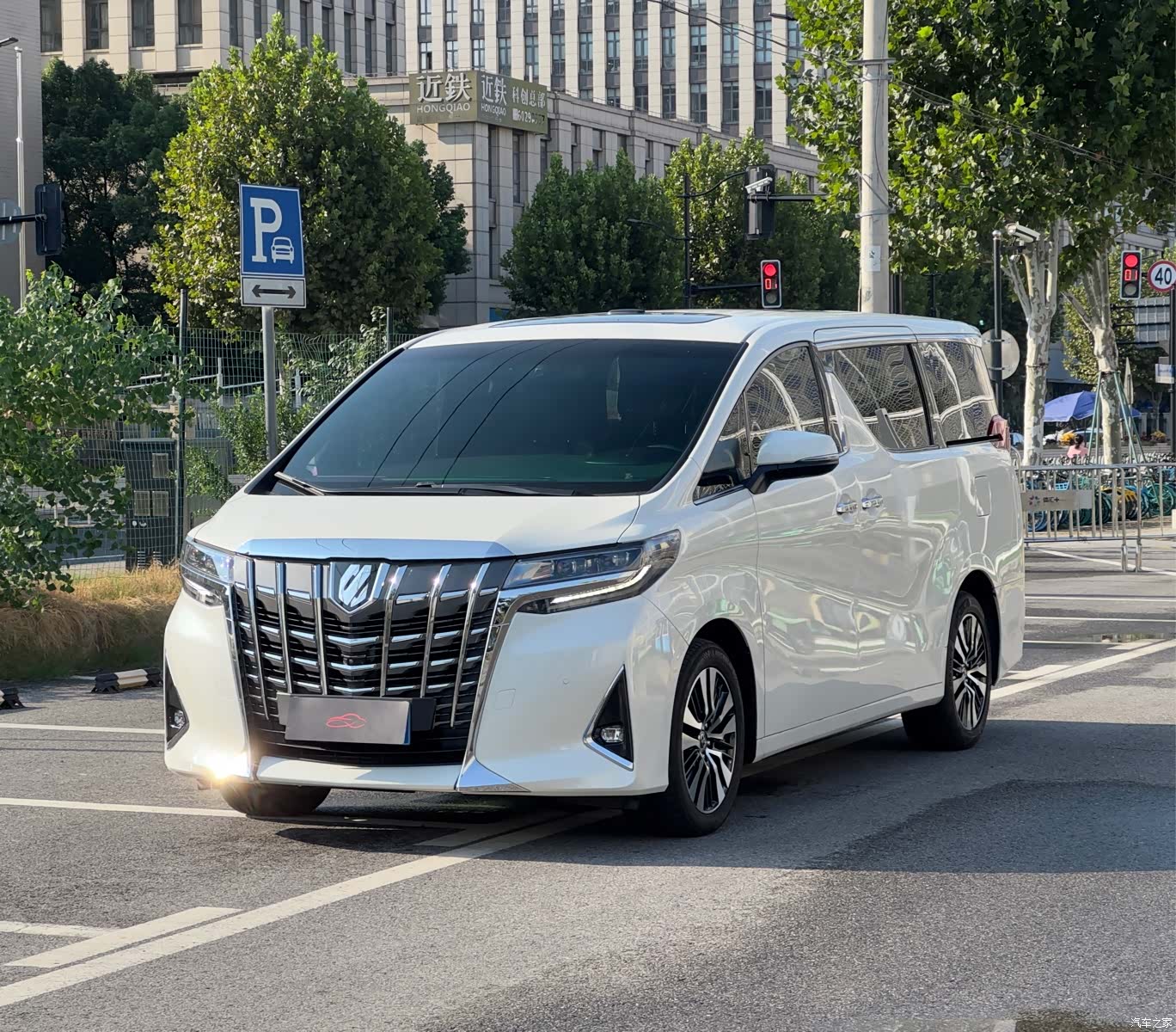 Toyota Alphard, 2018 1