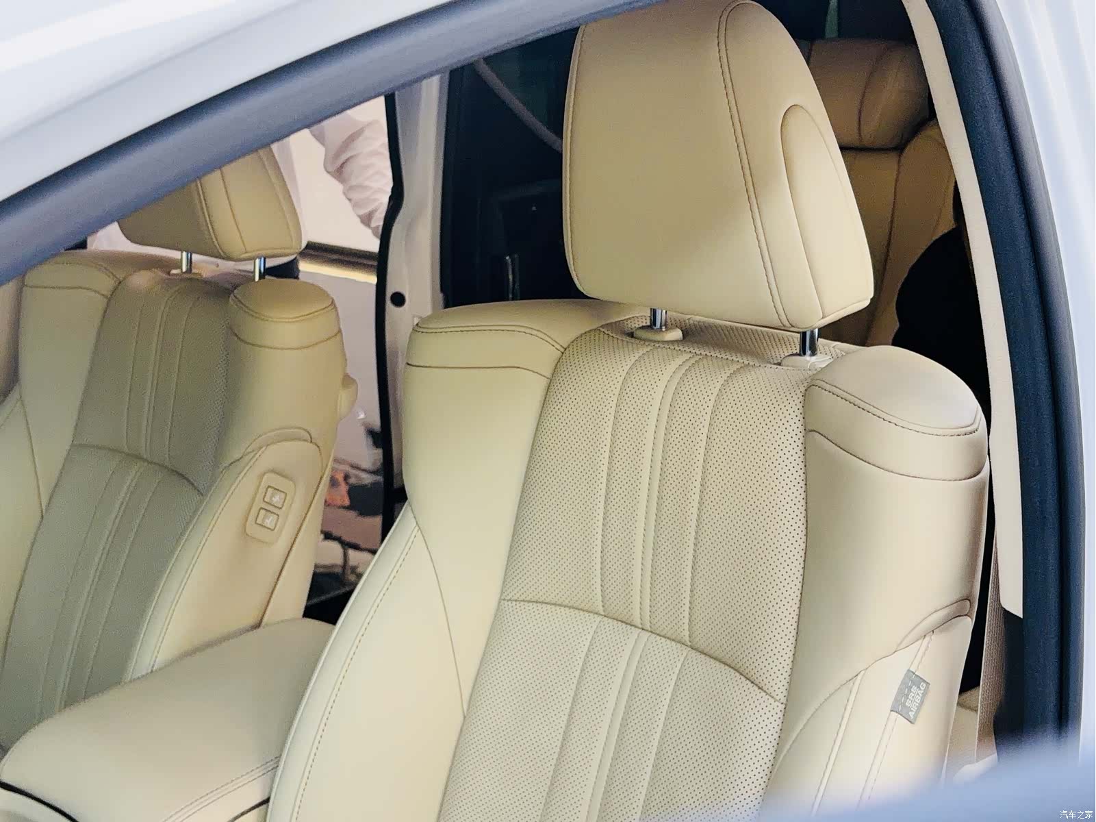 Toyota Alphard, 2022 15