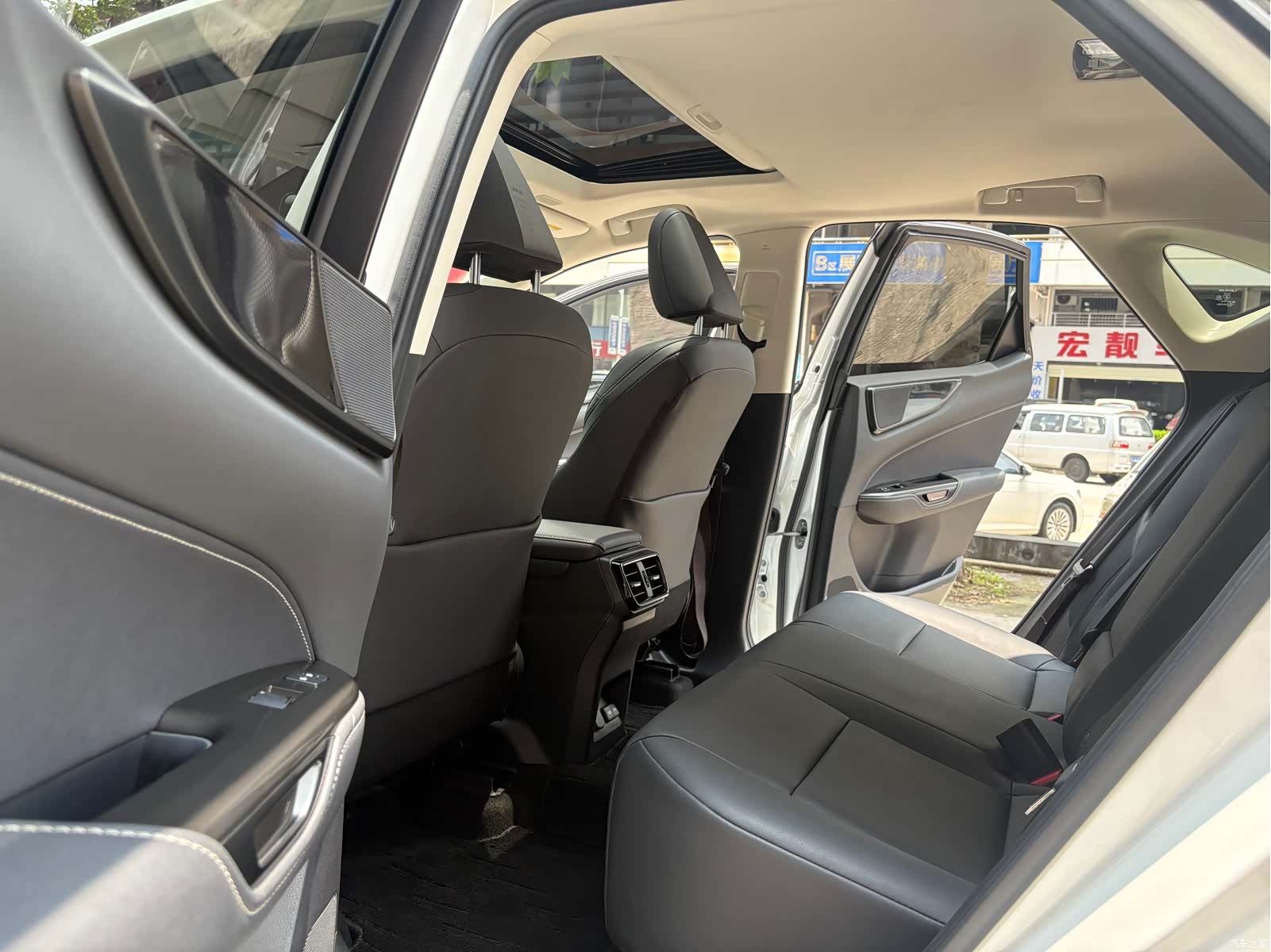 Lexus NX, 2023 11