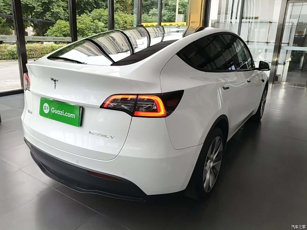 Tesla Model Y, 2022 7