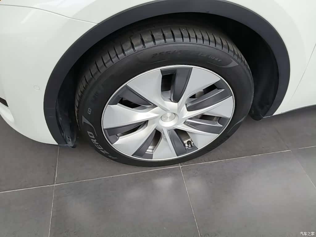Tesla Model Y, 2022 23