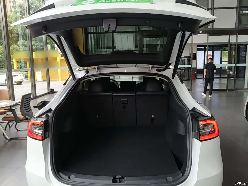 Tesla Model Y, 2022 19