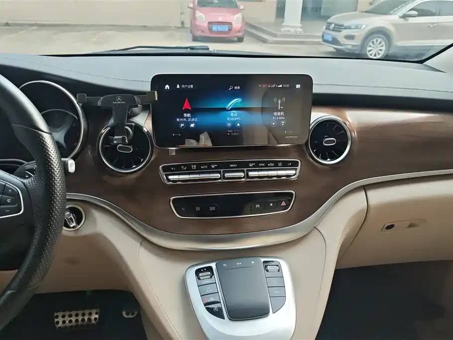 Mercedes-Benz V-class