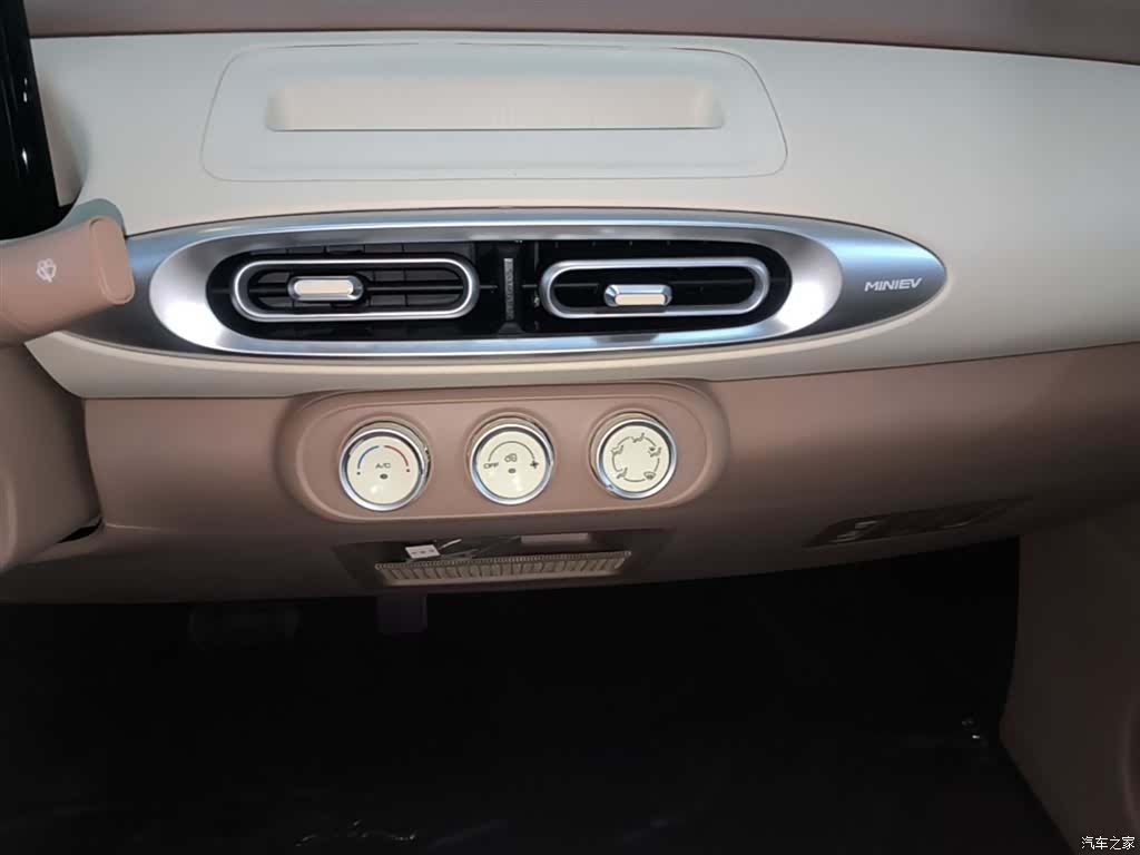 Wuling MINIEV, 2026 13