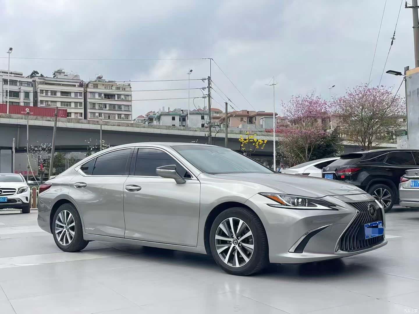 Lexus ES, 2020 3