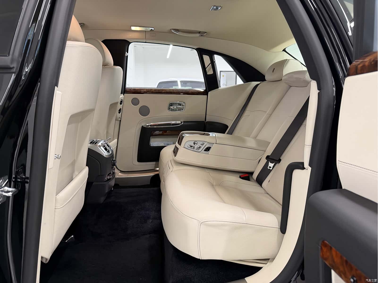 Rolls-Royce Ghost, 2014 12