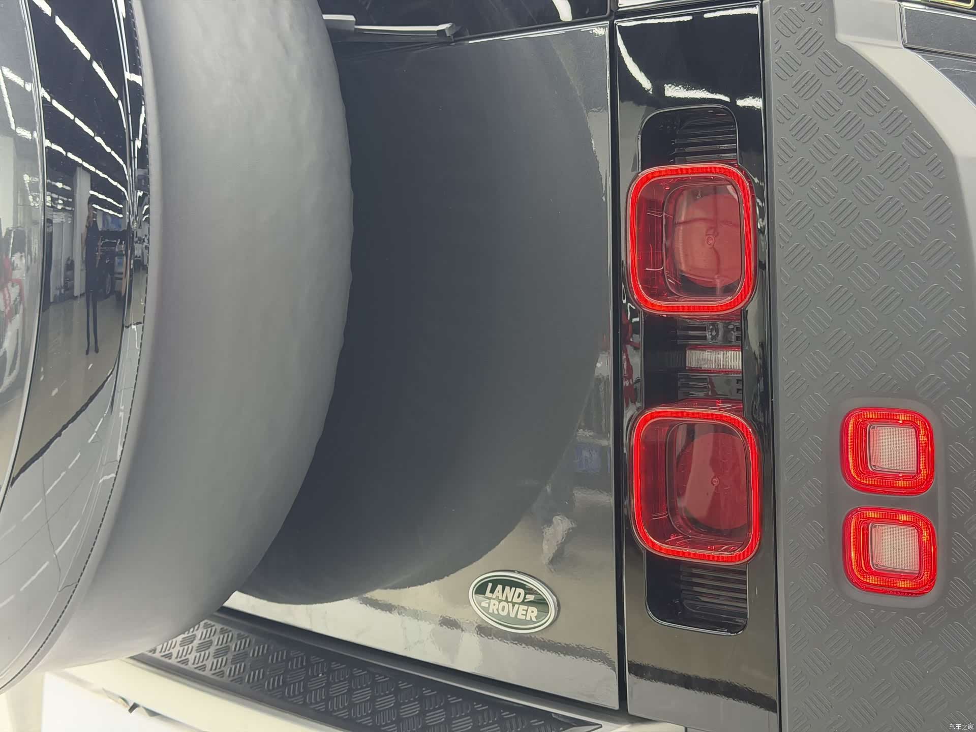 Land Rover Defender, 2023 26