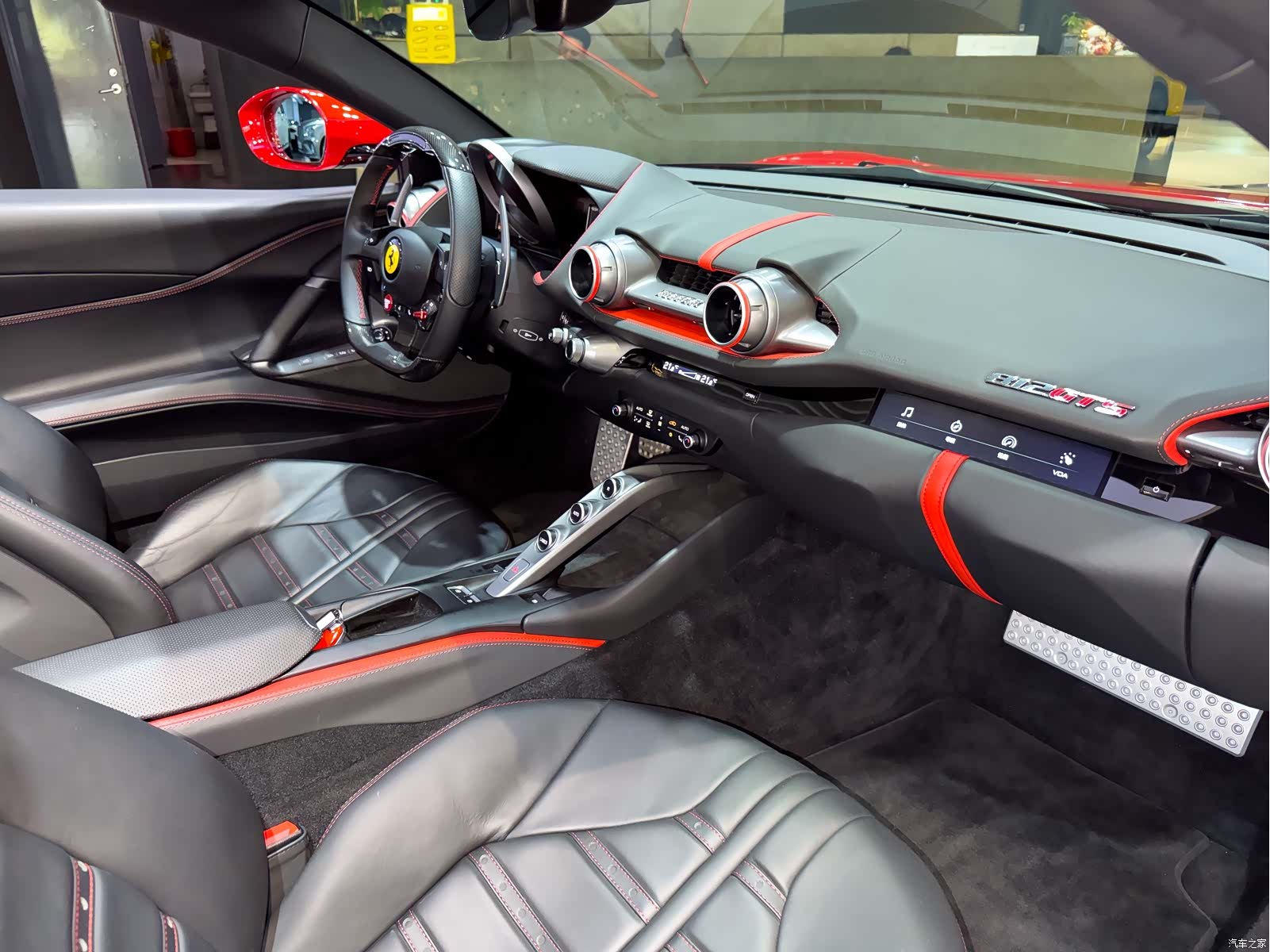 Ferrari 812, 2022 18