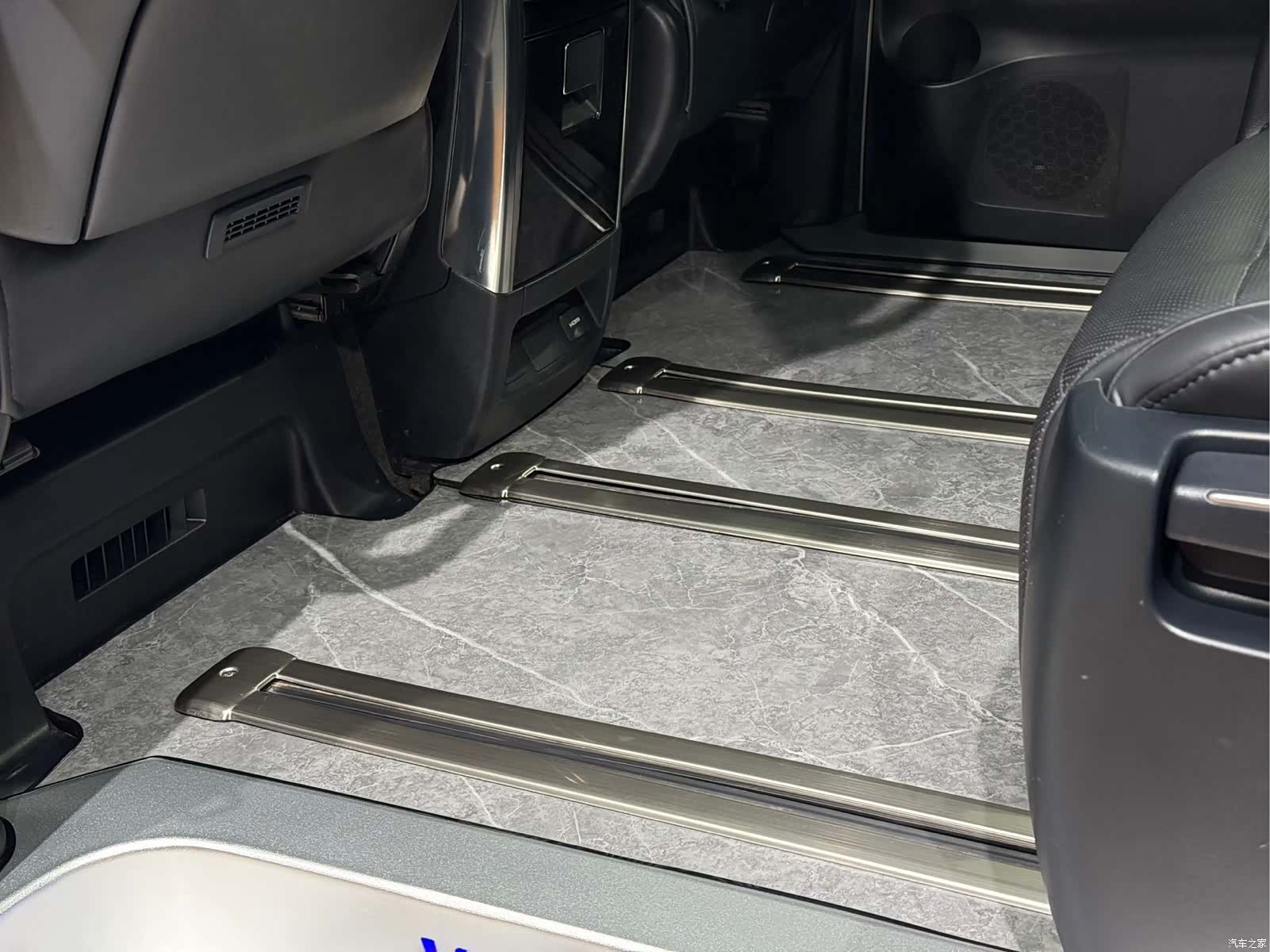 Toyota Vellfire, 2020 12