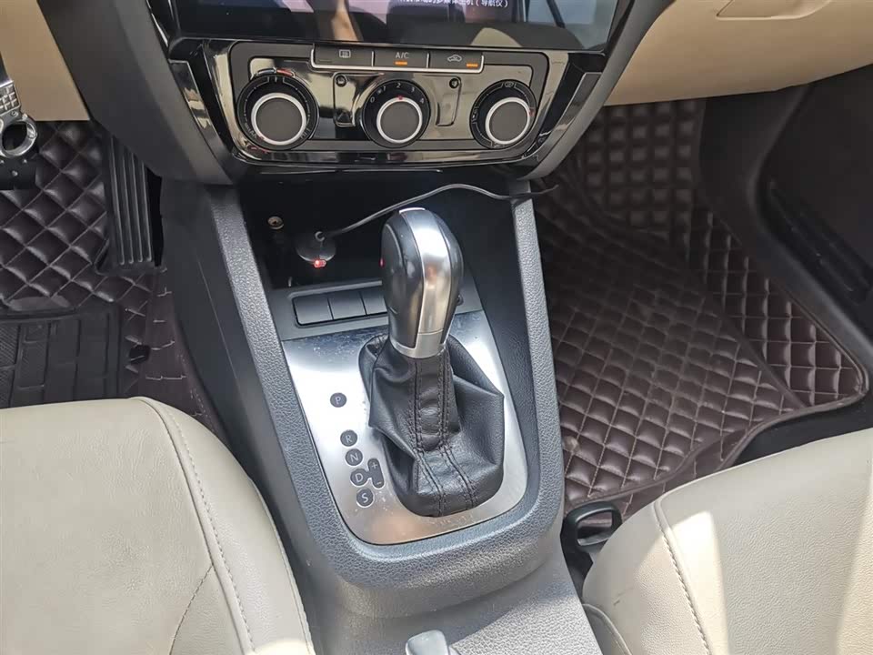 Volkswagen Sagitar