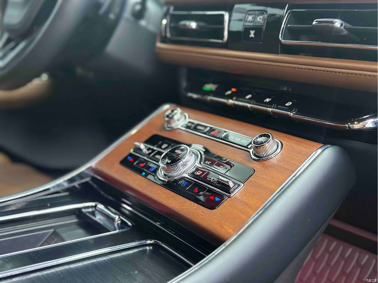 Lincoln Aviator, 2021 9