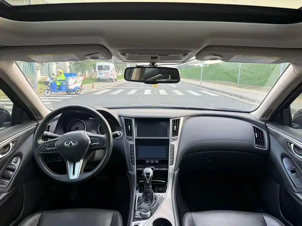 Infiniti Q50L