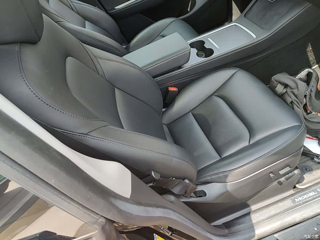 Tesla Model Y, 2023 25