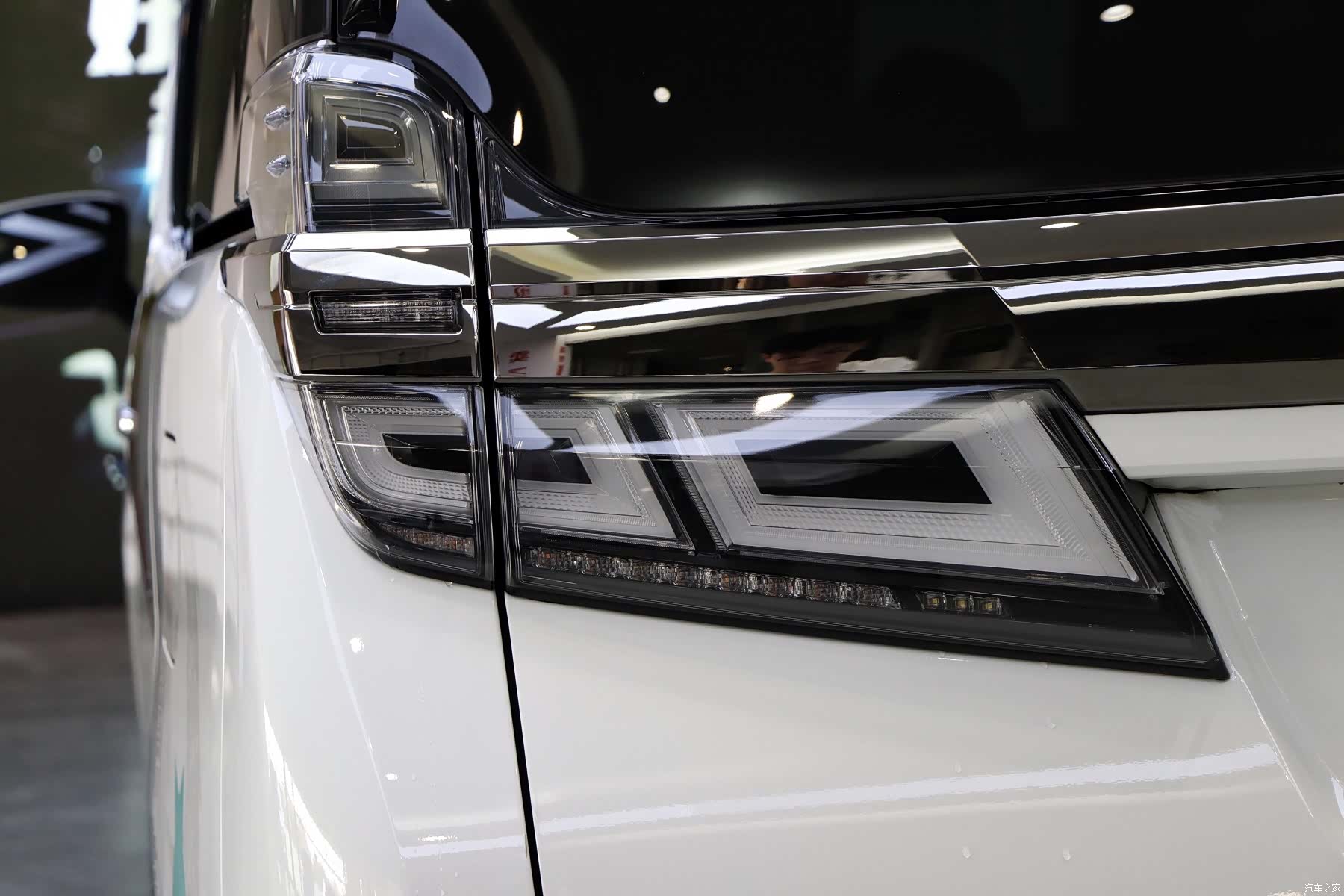 Toyota Vellfire, 2022 32