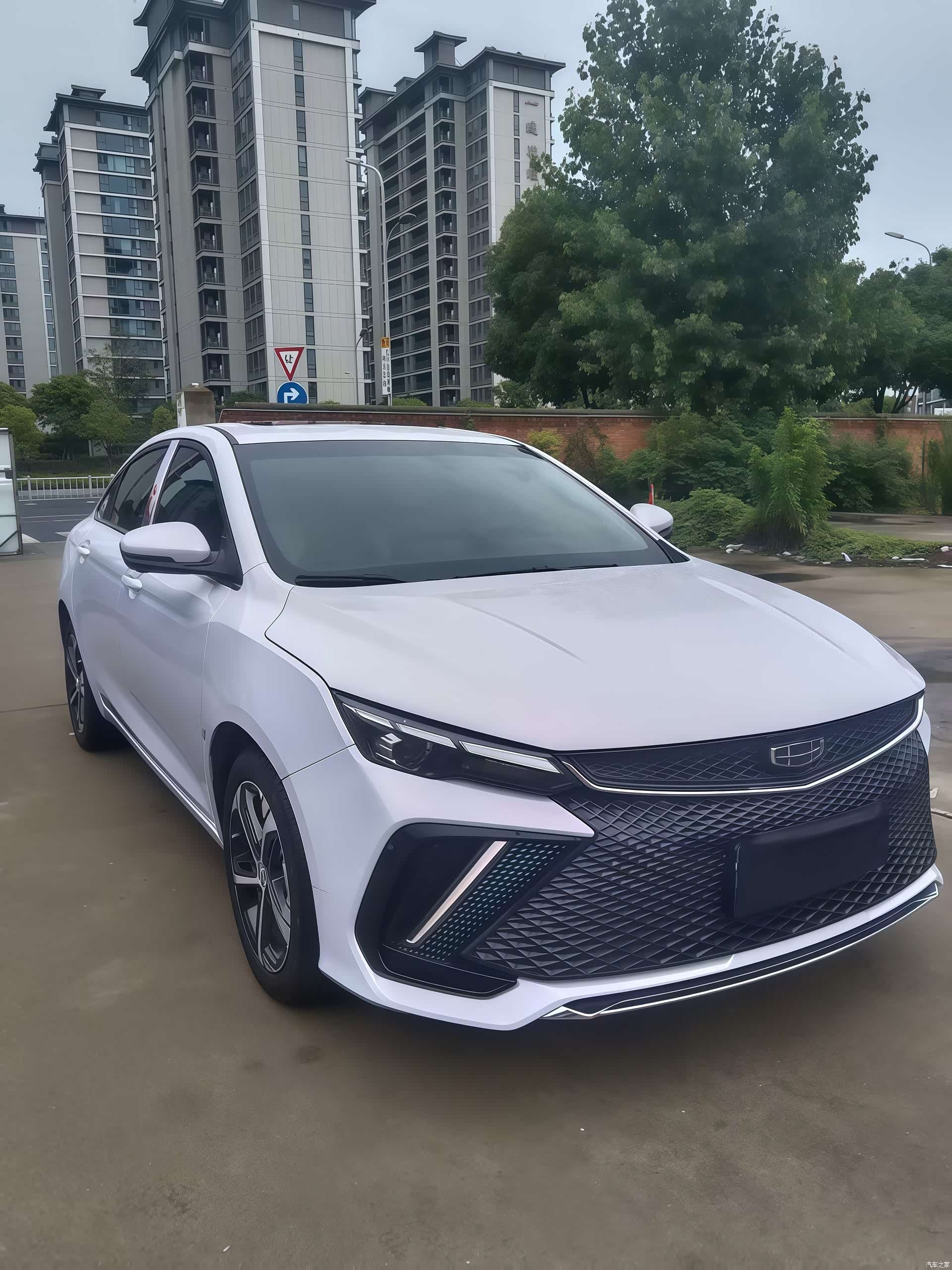 Geely Emgrand, 2022 3