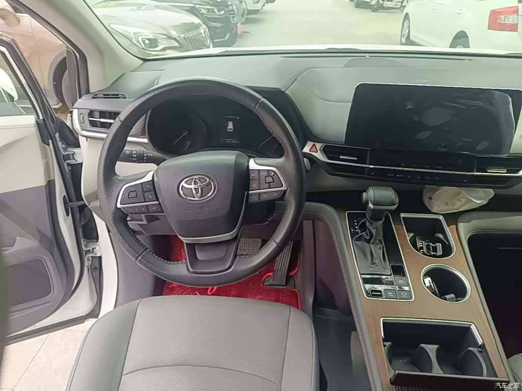 Toyota Sienna, 2023 11