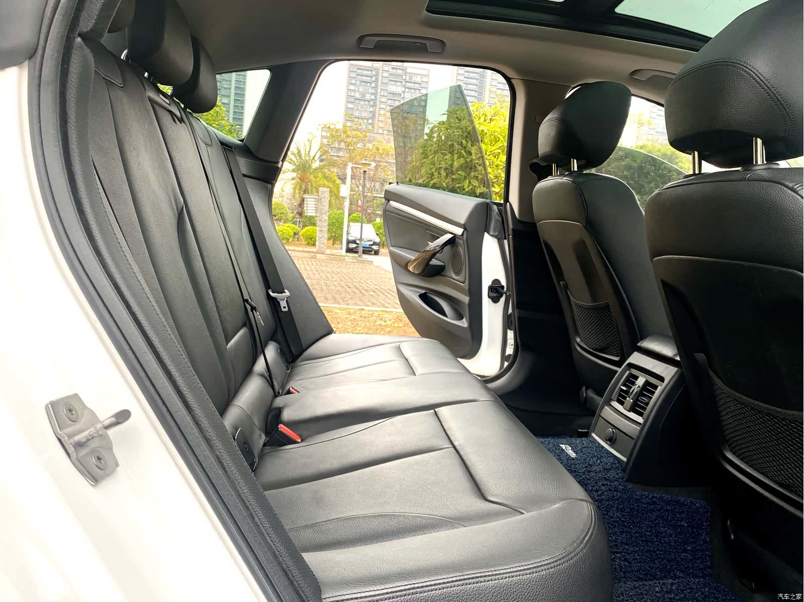 BMW 3 Series, 2015 13