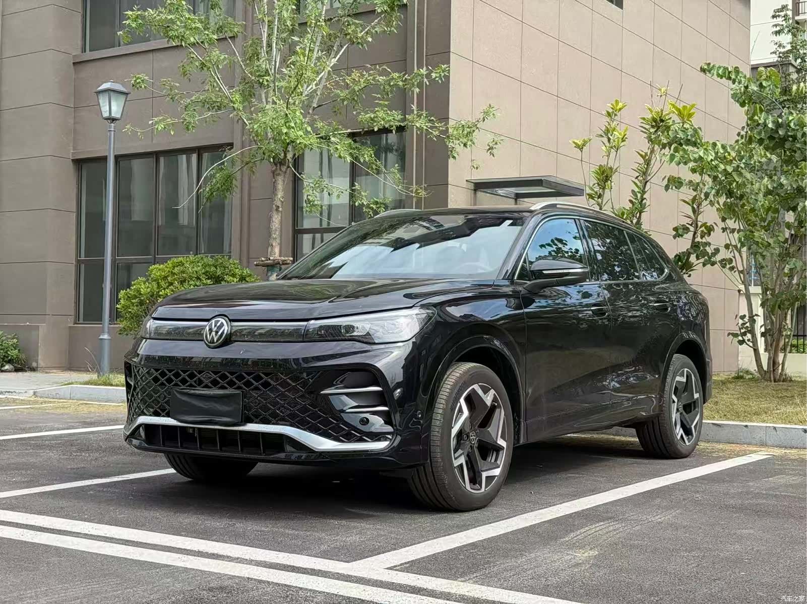 Volkswagen Tiguan L, 2026 1