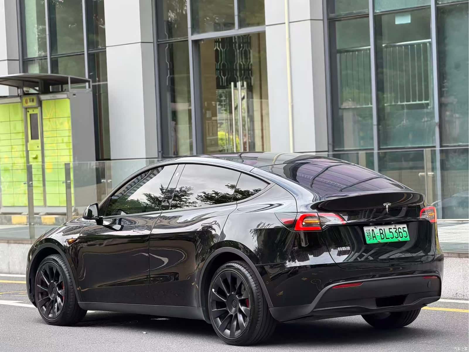 Tesla Model Y, 2022 3