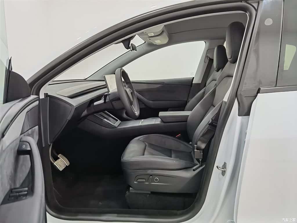 Tesla Model Y, 2025 10