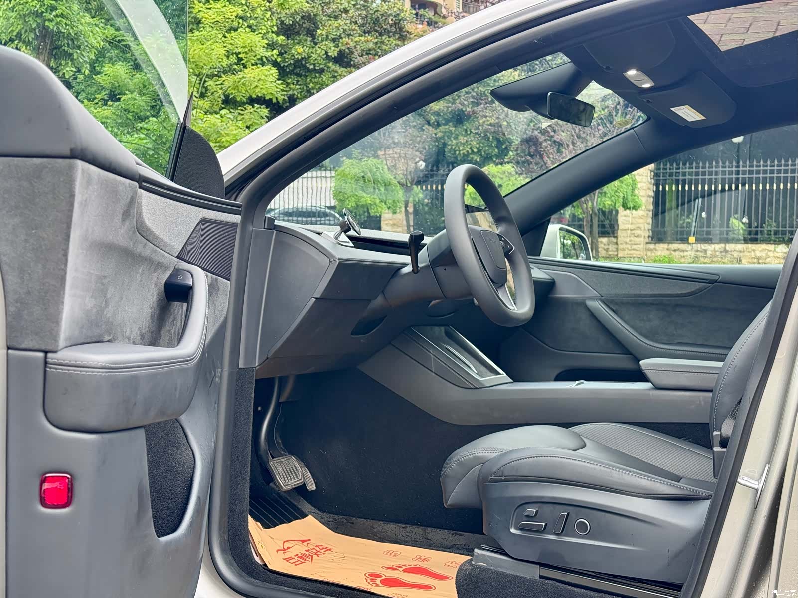 Tesla Model Y, 2025 8