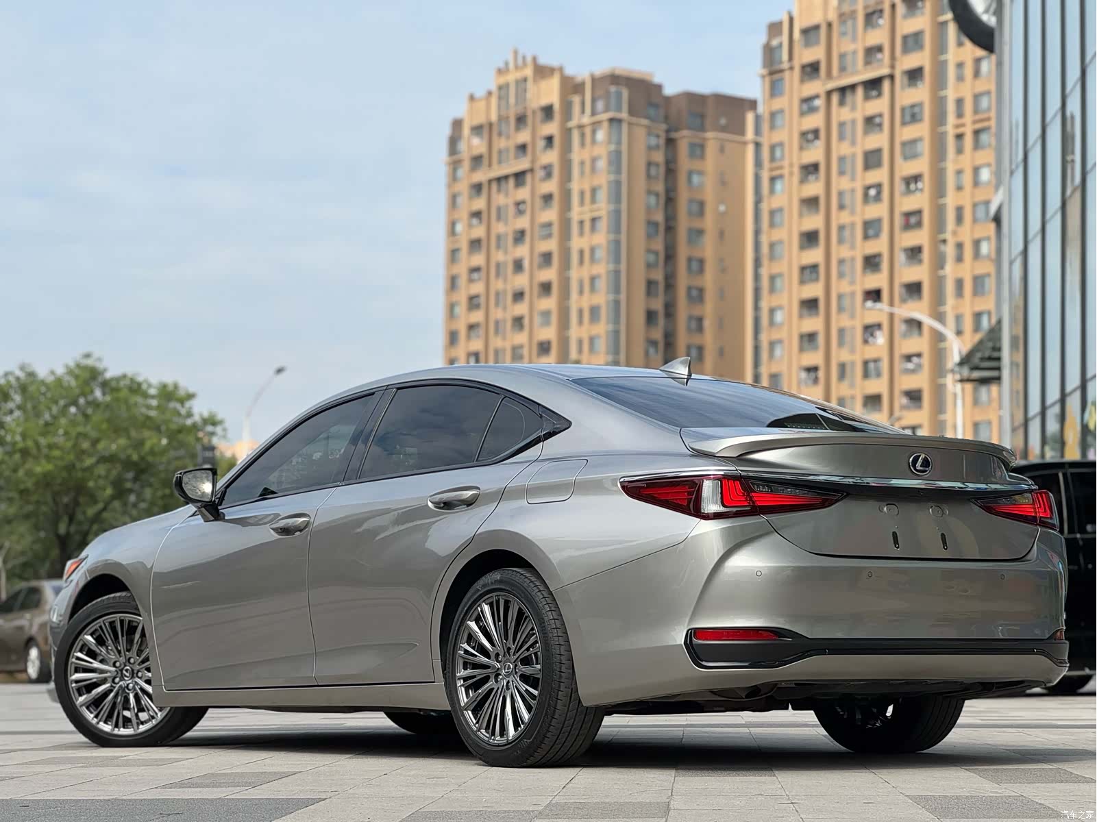 Lexus ES, 2022 4